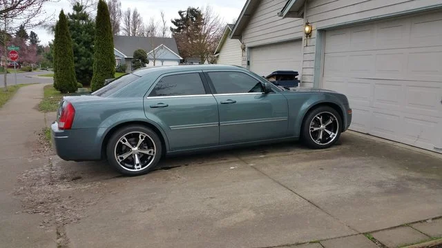 bolt pattern for 2005 chrysler 300