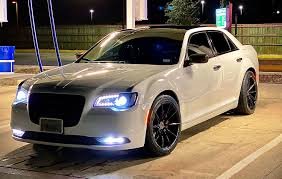 lug pattern chrysler 300
